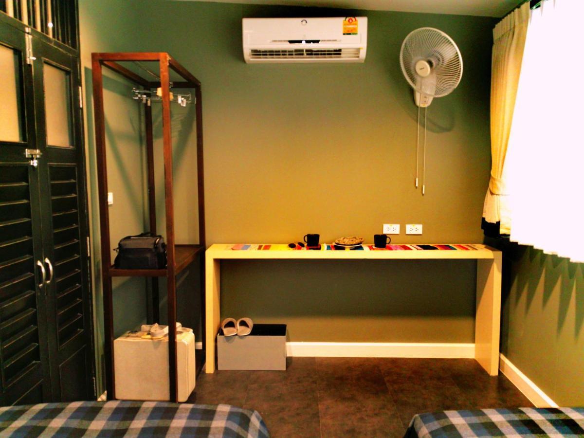 Chomm House Bed & Breakfast Bangkok Exterior photo
