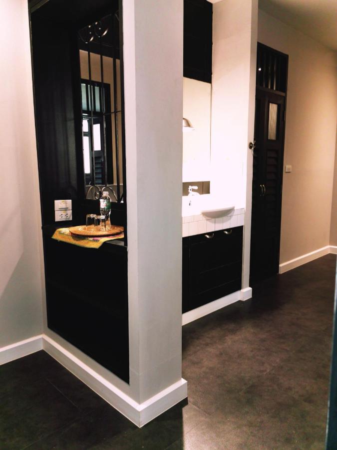 Chomm House Bed & Breakfast Bangkok Exterior photo